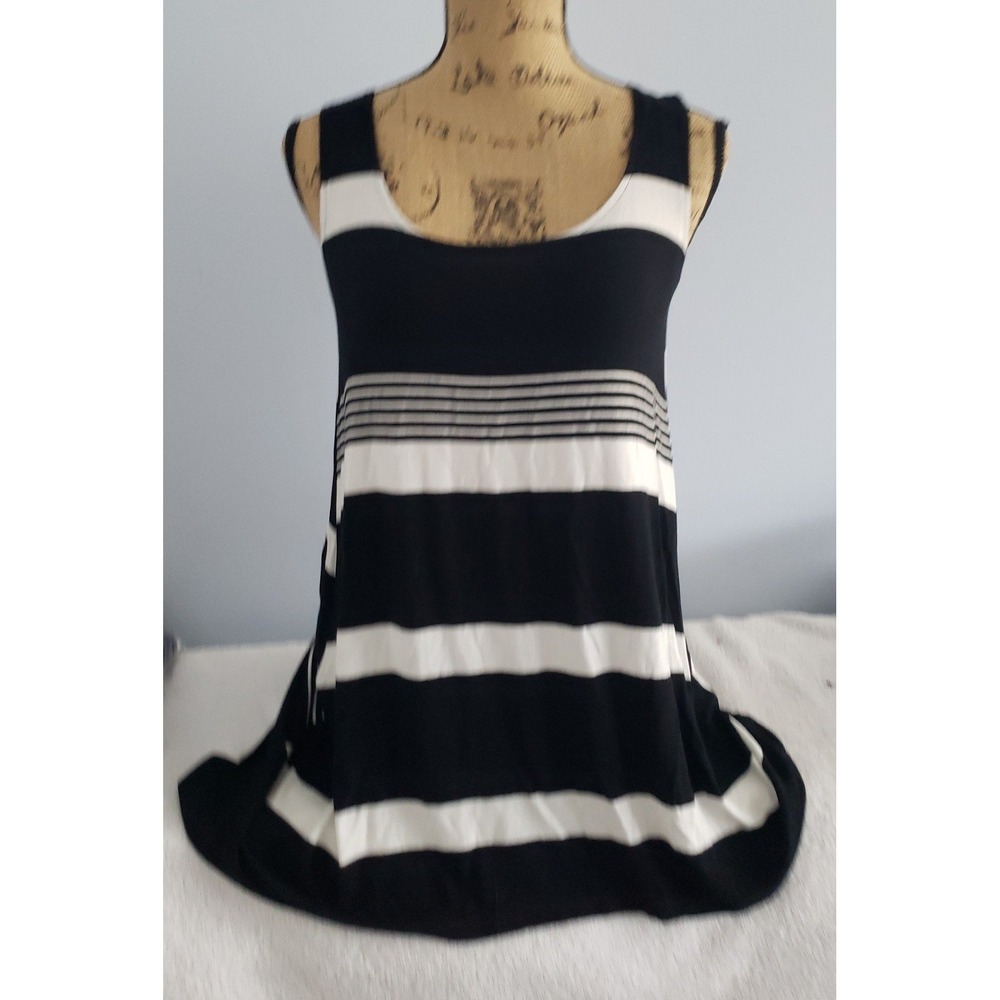 Cable & Gauge Womans Tank top Size Small